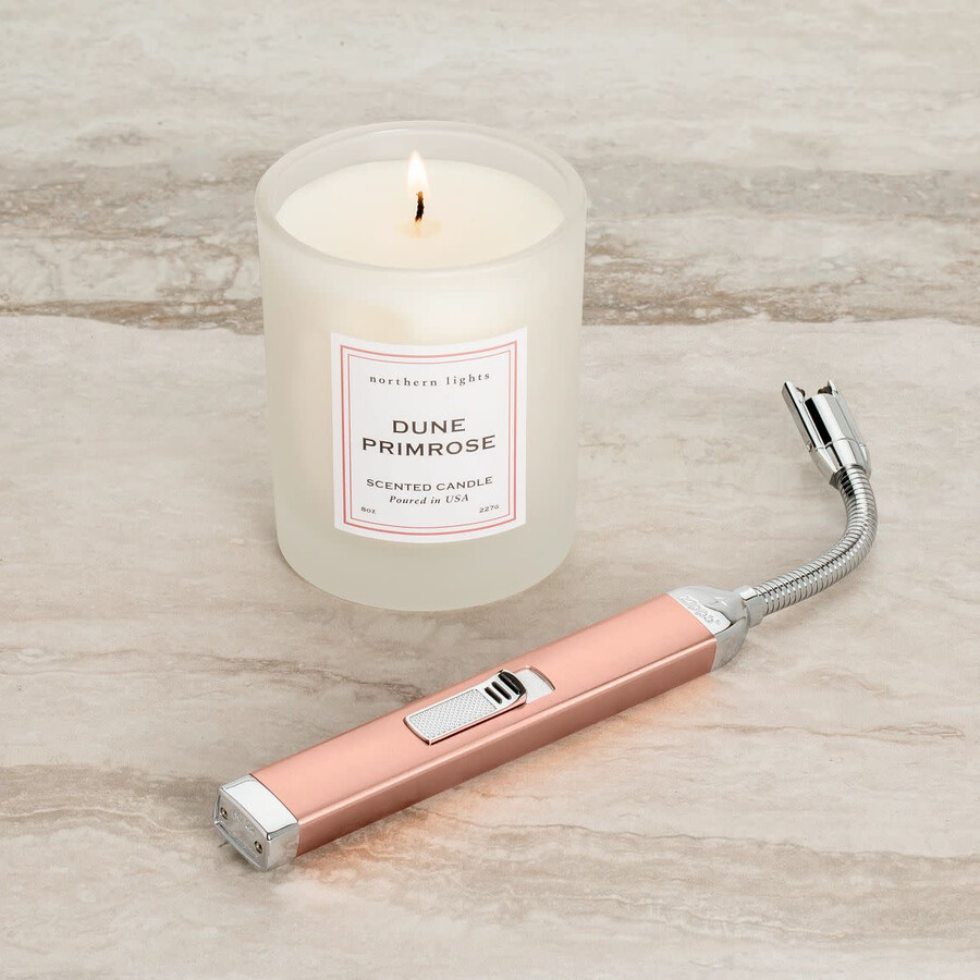set de regalo encendedor recargable de oro rosa y vela dune primrose de 8 oz