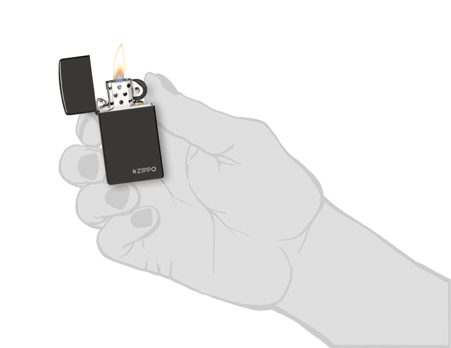 zippo slim de alto brillo negro con logotipo