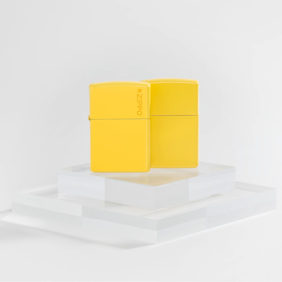 zippo con el logotipo clásico de girasol