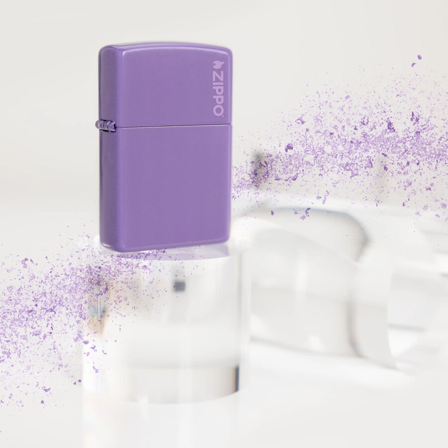 zippo clásico con el logotipo de lavanda ahumada