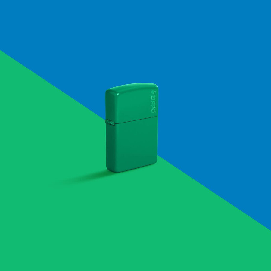 zippo clásico verde hierba mate con el logotipo
