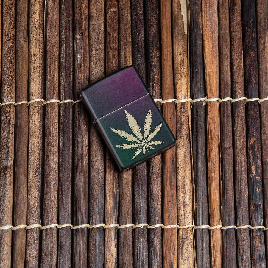hoja de marihuana iridiscente