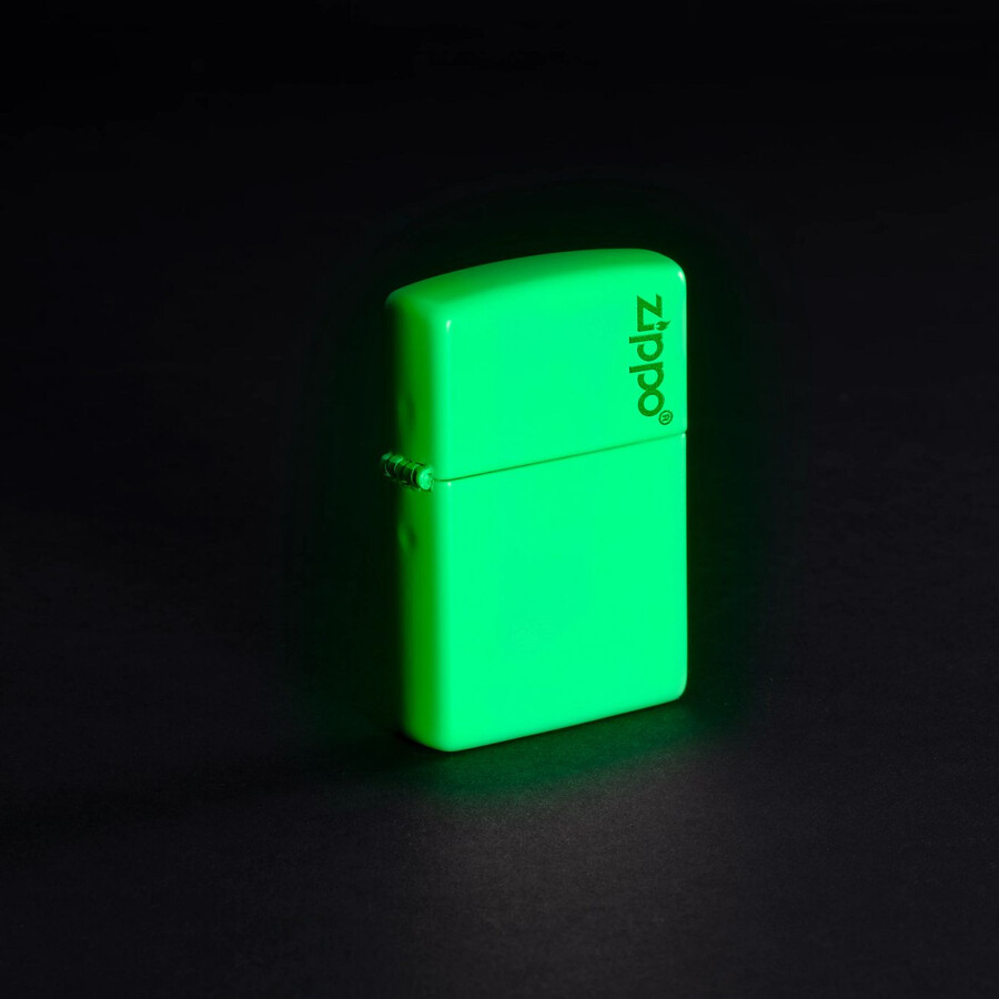 logotipo clásico de zippo que brilla en la oscuridad
