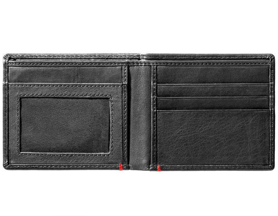cartera de cuero negra con diseño de calavera y placa metálica