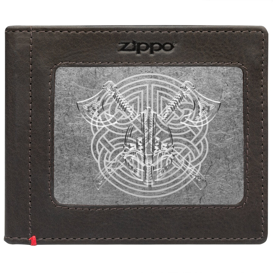 cartera de piel color moca con diseño de placa de metal vikinga