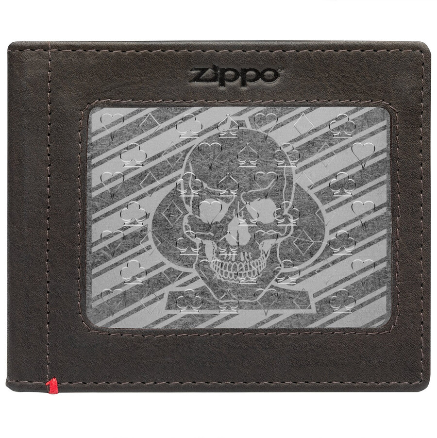 cartera de piel color moca con diseño de calavera con picas y placa metálica